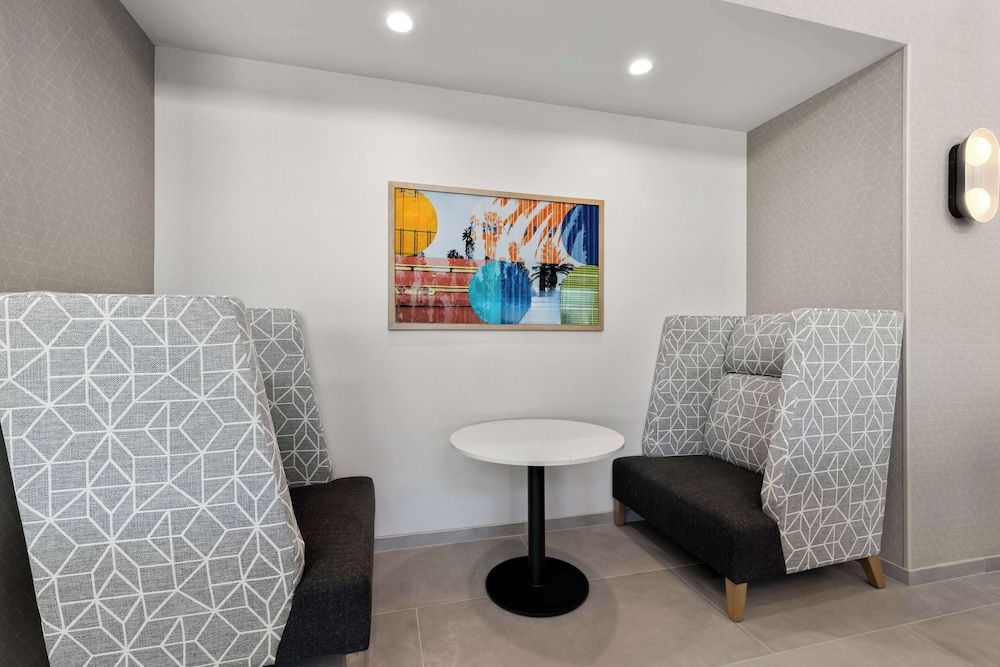 Hampton Inn & Suites Corona, Ca 3