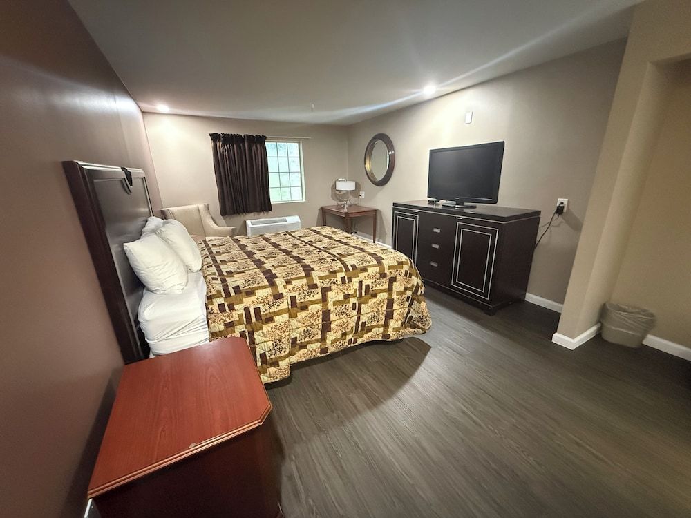 Magnolia Bay Hotel & Suites 3