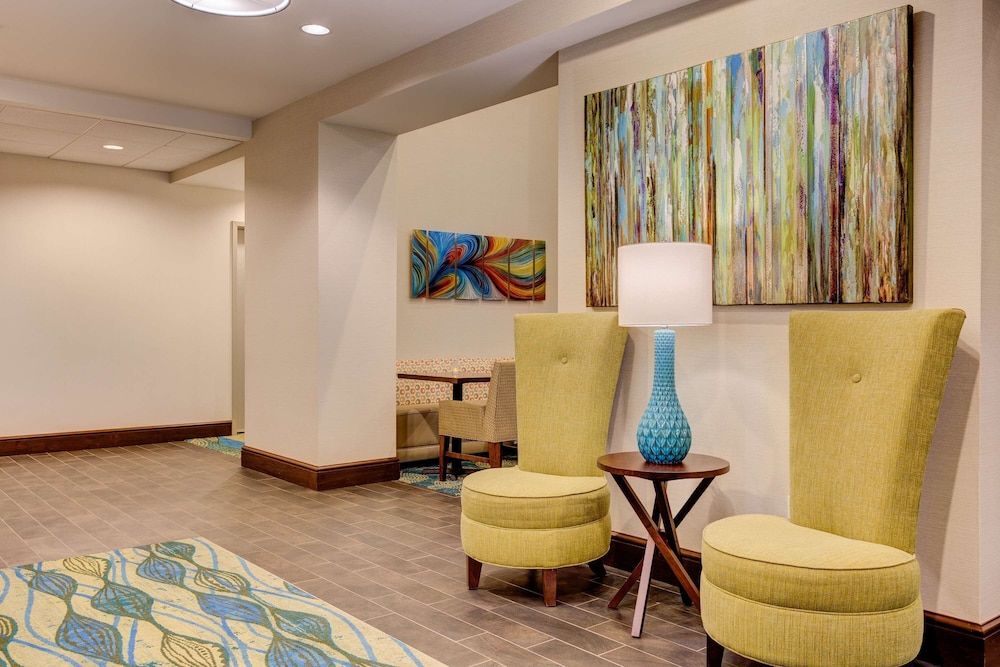 Hampton Inn & Suites Manchester 3