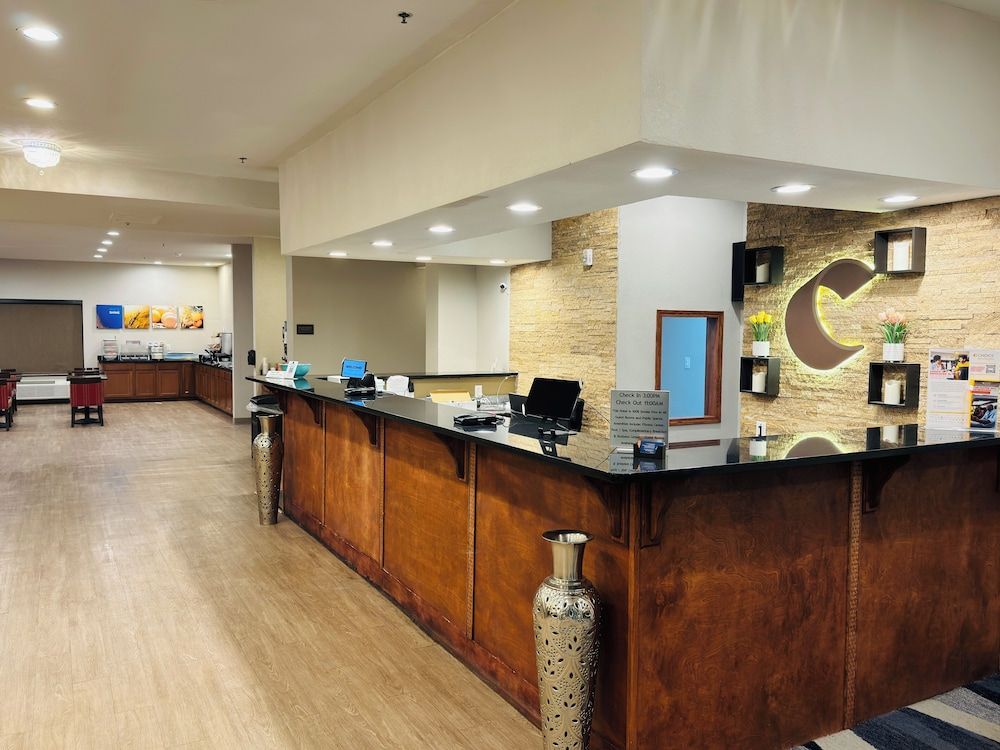 Comfort Suites Plymouth near US-30 3