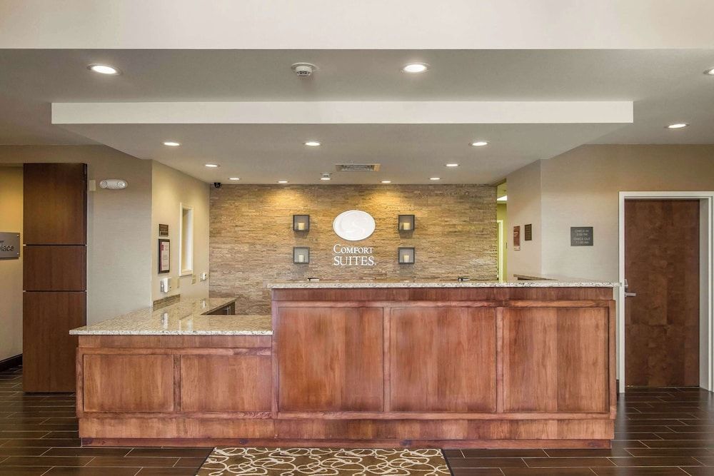 Comfort Suites Dodge City 3