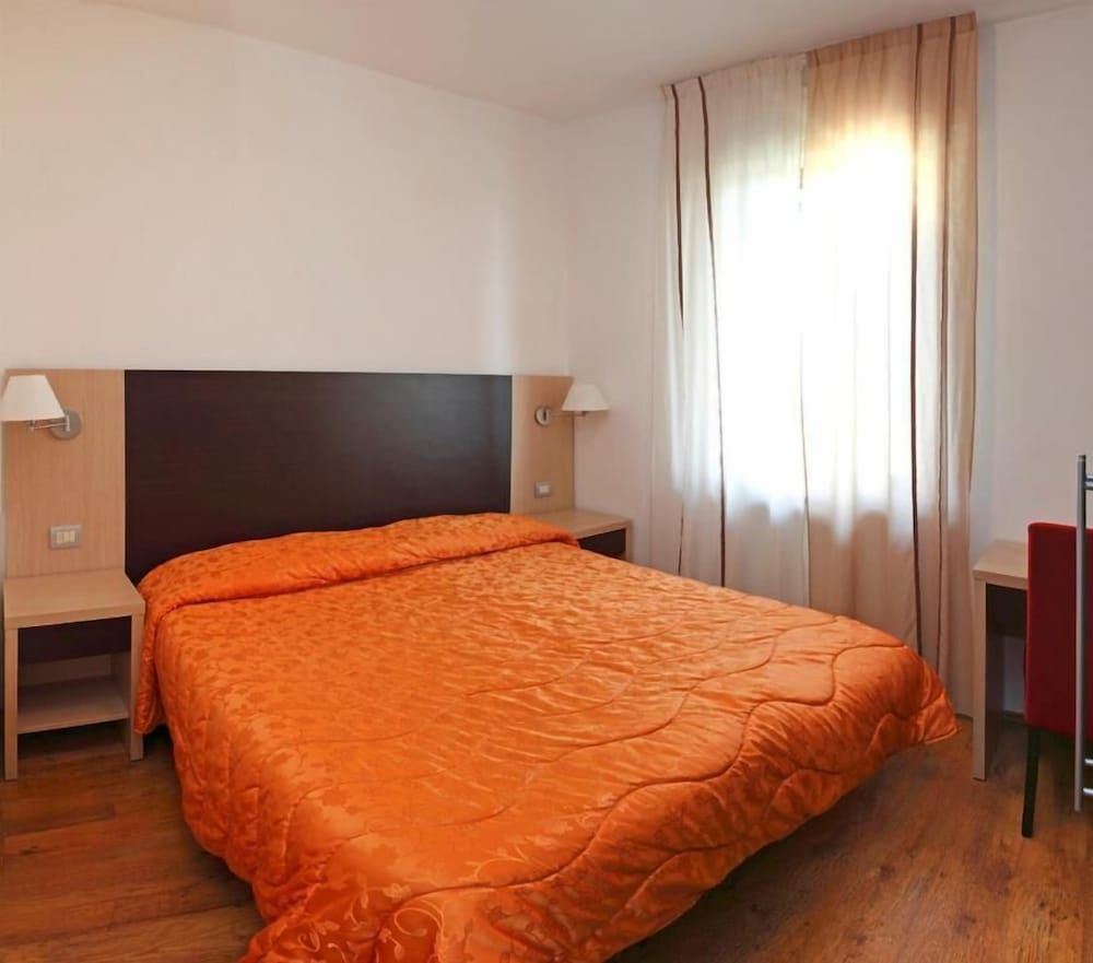 Hotel Garibaldi -1 estrellas en San Quirico dʼOrcia