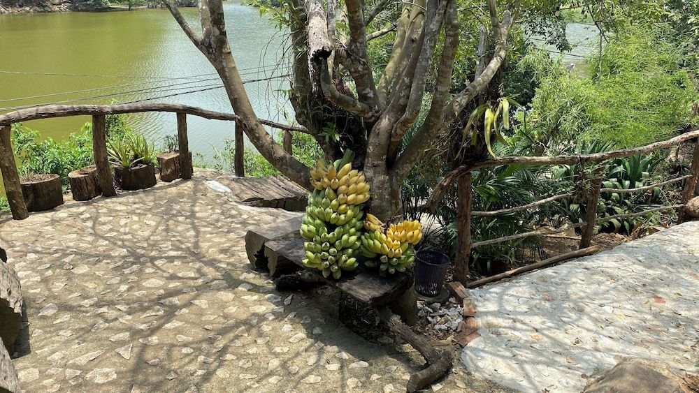 Ba Be Lakeside Bungalow 2