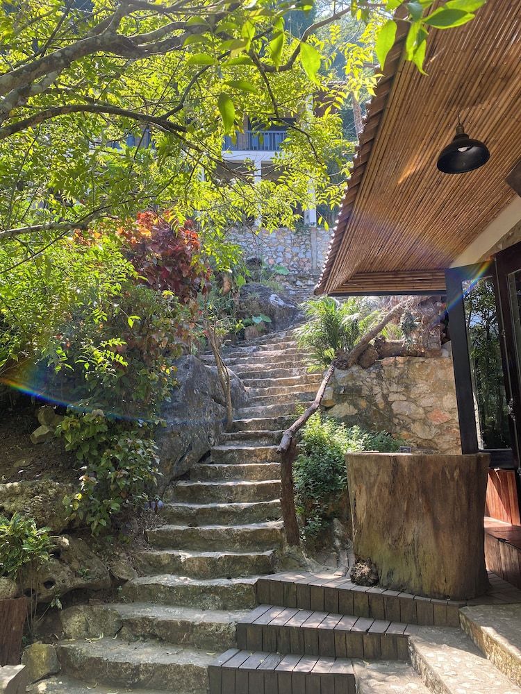 Ba Be Lakeside Bungalow 3