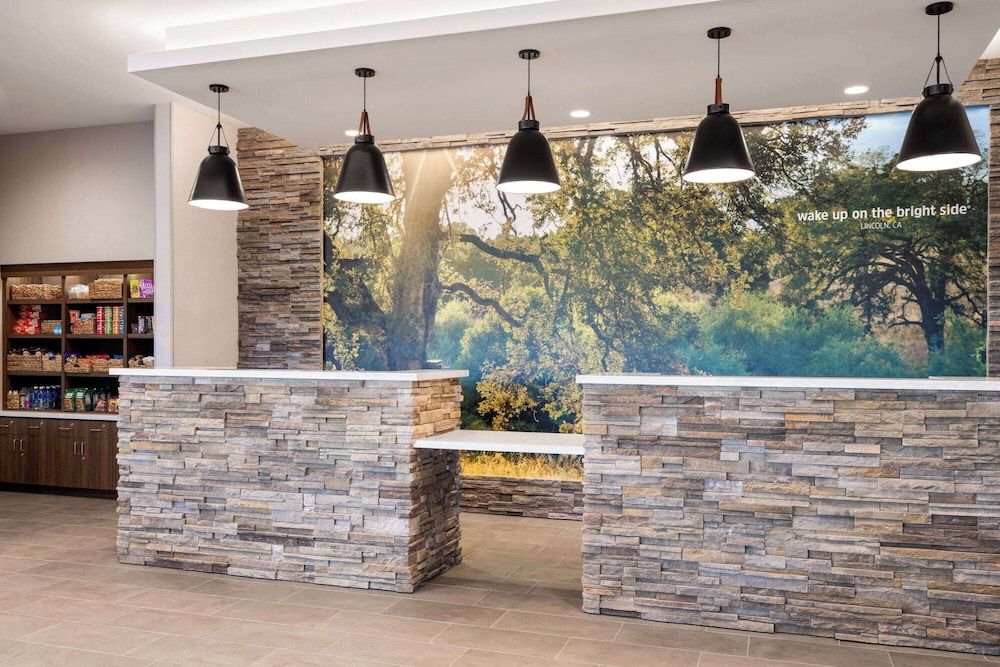 La Quinta Inn And Suites By Wyndham Lincoln 2