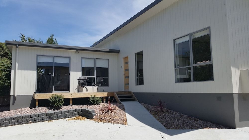 Cedar Cottages Blackmans Bay 2