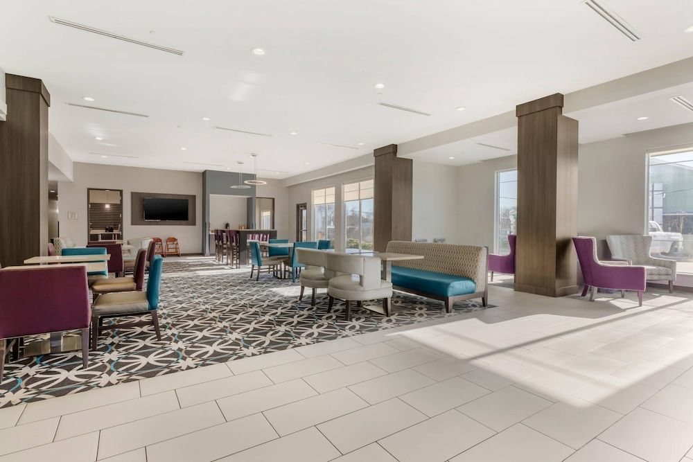 Comfort Inn & Suites 3