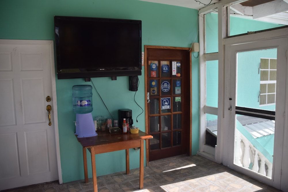 Bamboleo Inn Belize 3