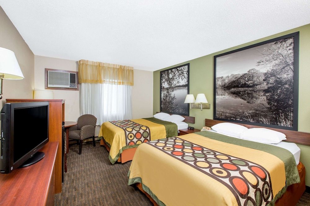 Super 8 by Wyndham Fairmont 2 estrellas en Fairmont