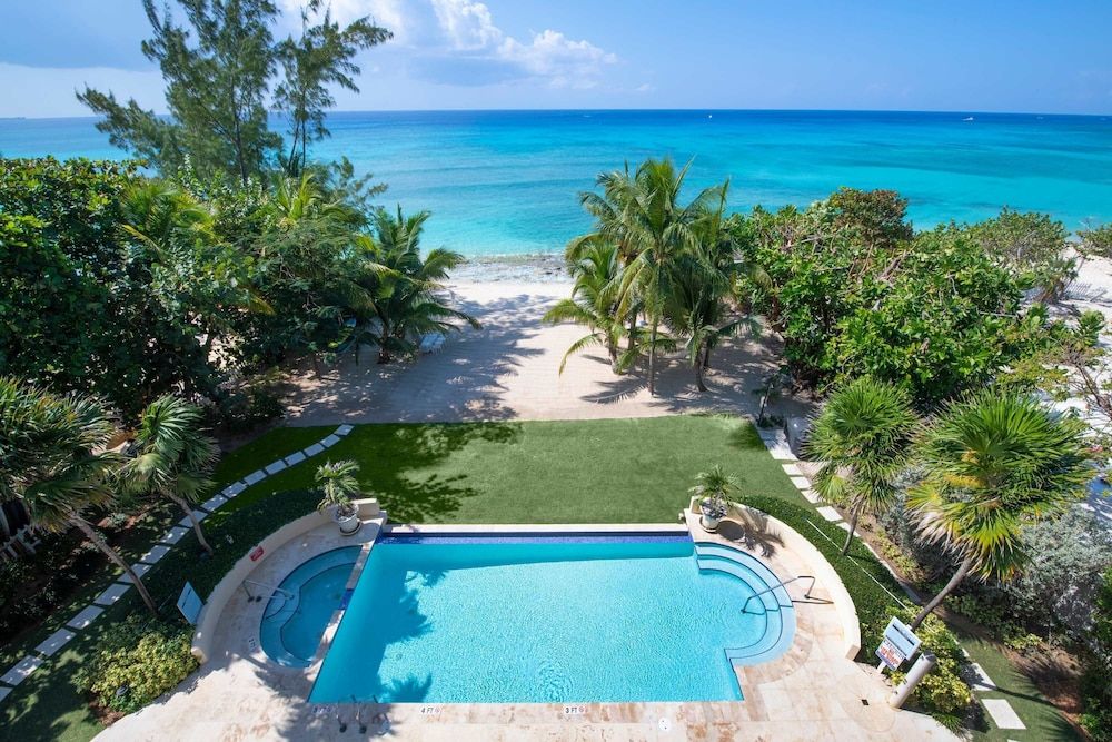 Seabreeze 8 - Luxury 4-bedroom on Seven Mile Beach 3