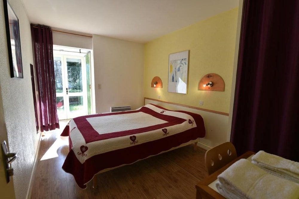 Logis Hôtel les Lodges Du Lac 2