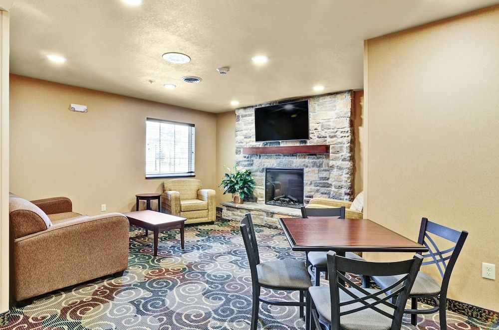 Cobblestone Inn & Suites - Ambridge 2