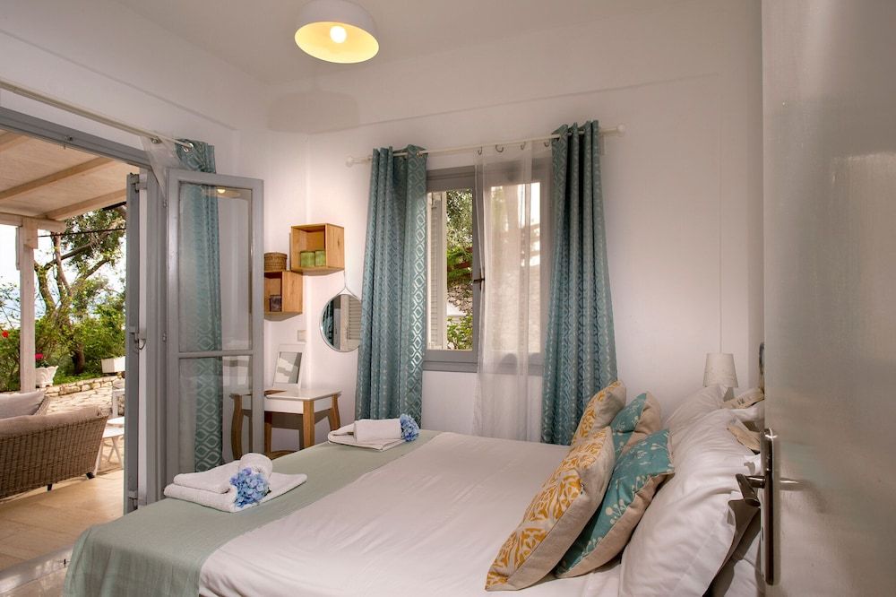 Paxos Blue -1 estrelas em Gaios