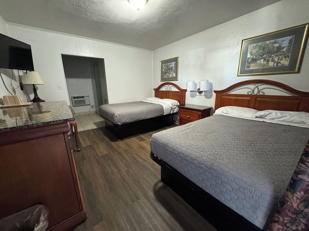 Royal Inn 2