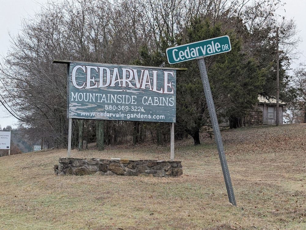 Cedarvale Cabins at Turner Falls -1 estrellas en Davis
