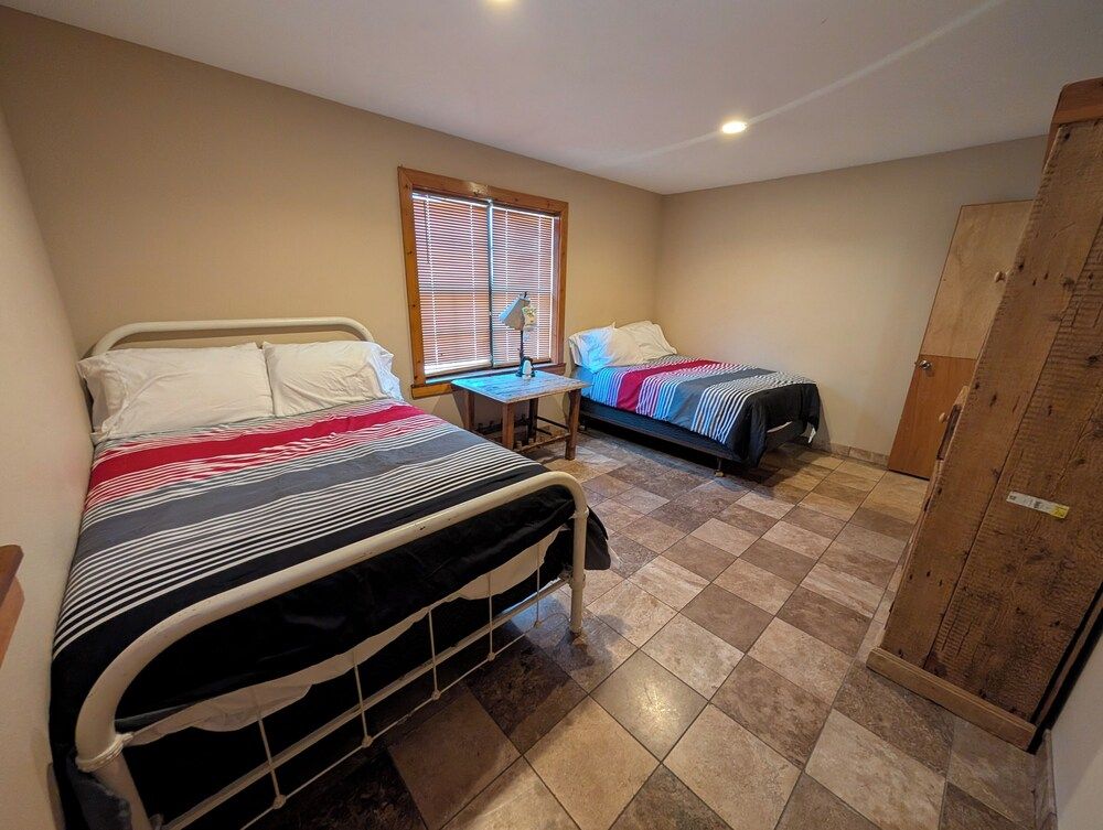 Cedarvale Cabins at Turner Falls 3