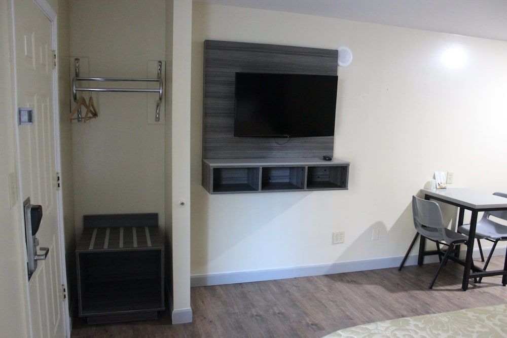 Homestead Inn 3