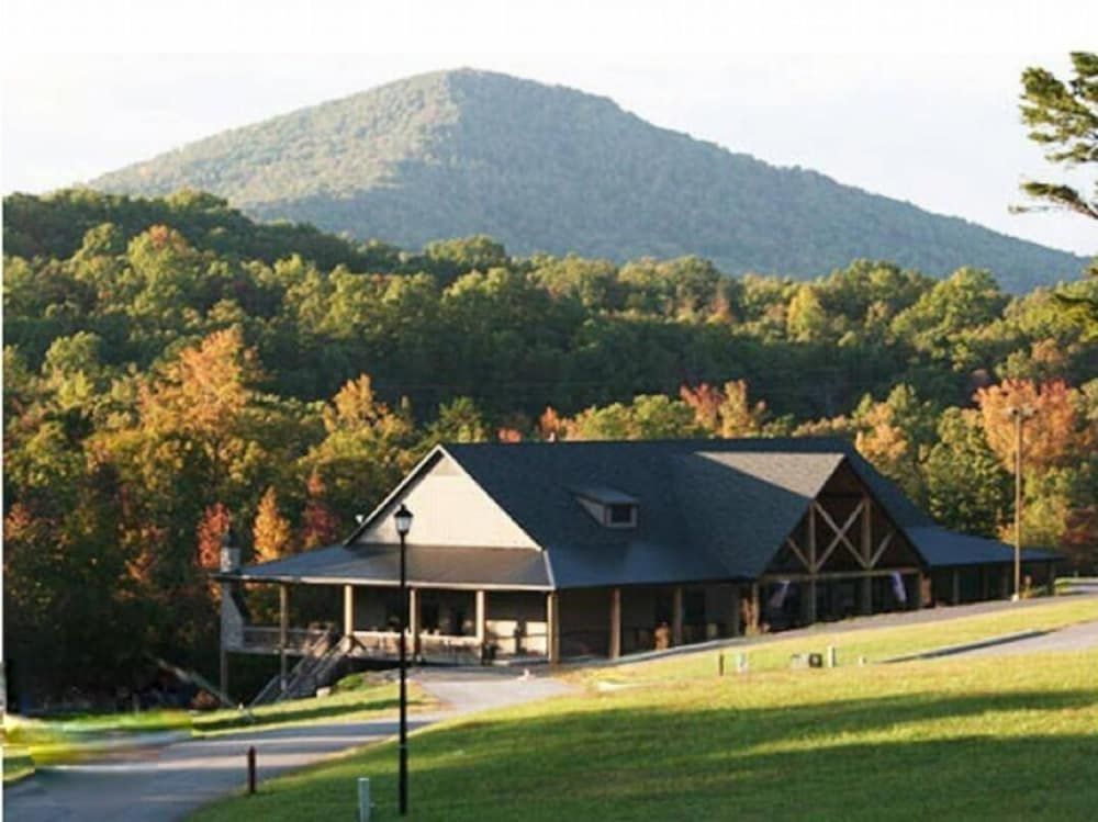 Copperhead Lodge and Resort Cabin Rentals -1 estrellas en Blairsville