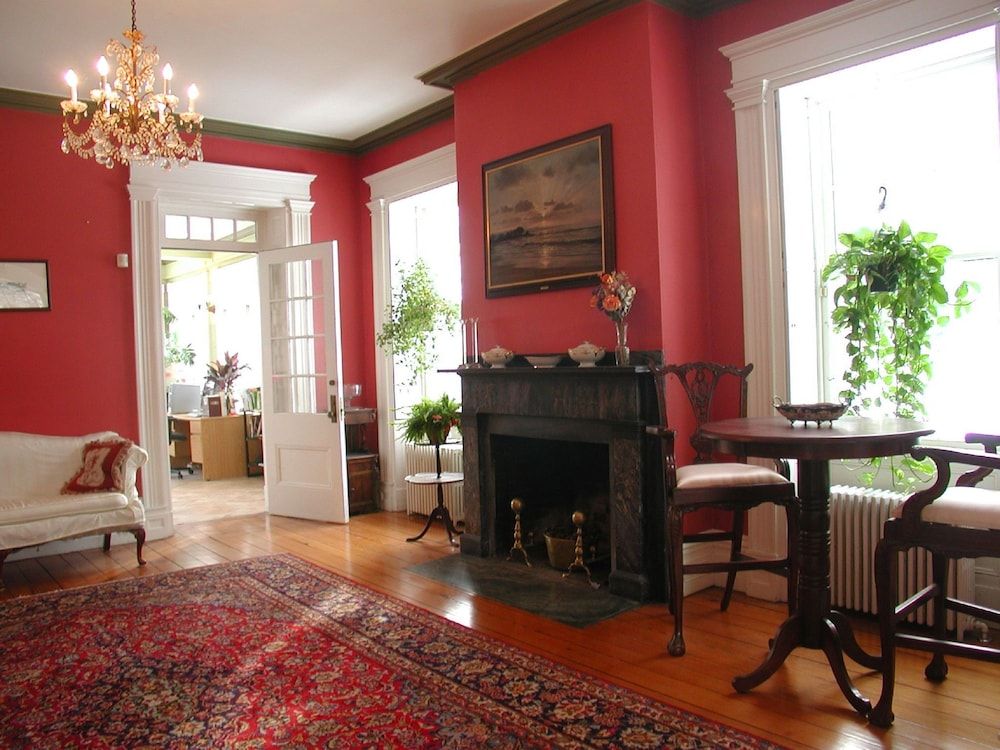 Delano Homestead Bed & Breakfast 2