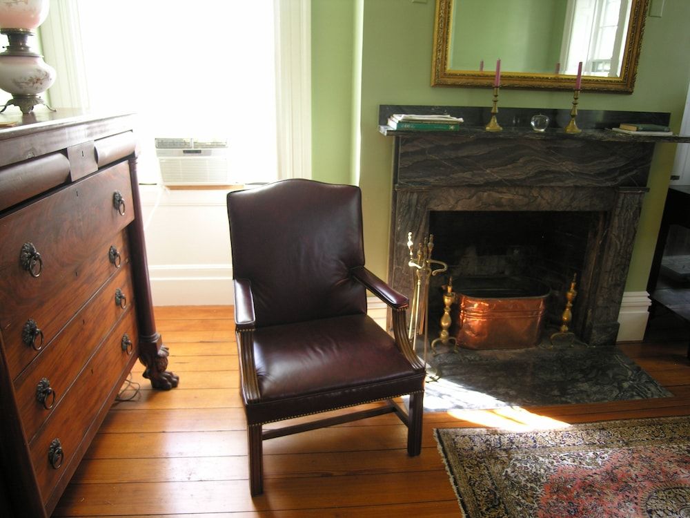 Delano Homestead Bed & Breakfast 3