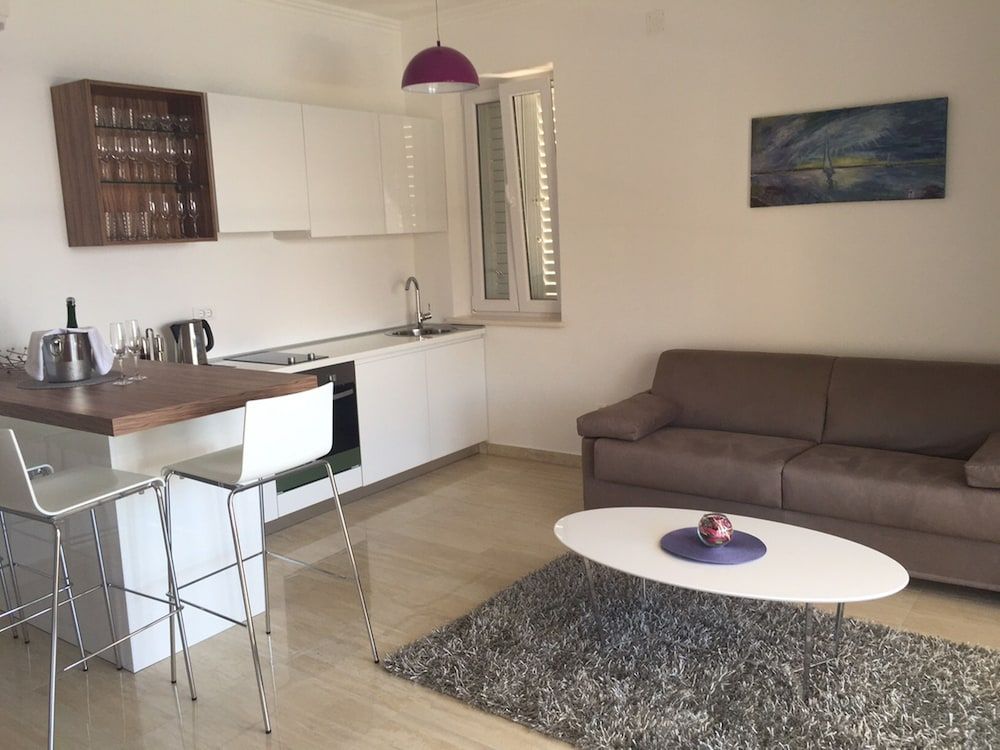Boutique Pine Tree apartments 2
