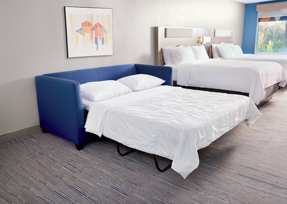 Holiday Inn Express and Suites Muncie Northwest by IHG 2