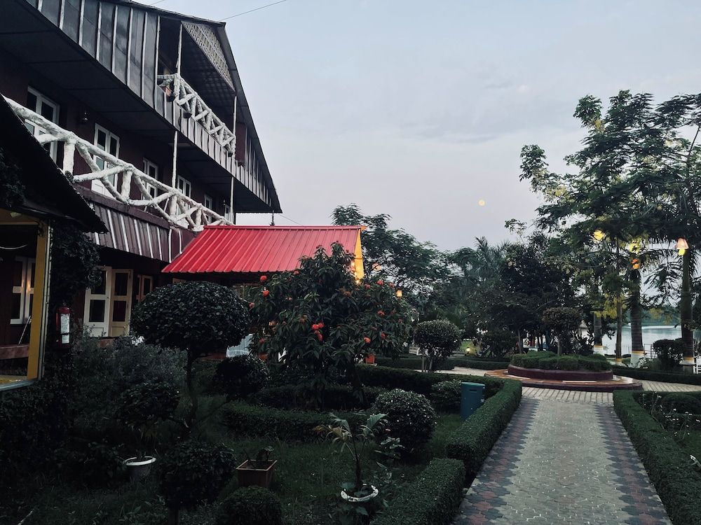 Rangauti Resort 3 stelle a Binesri