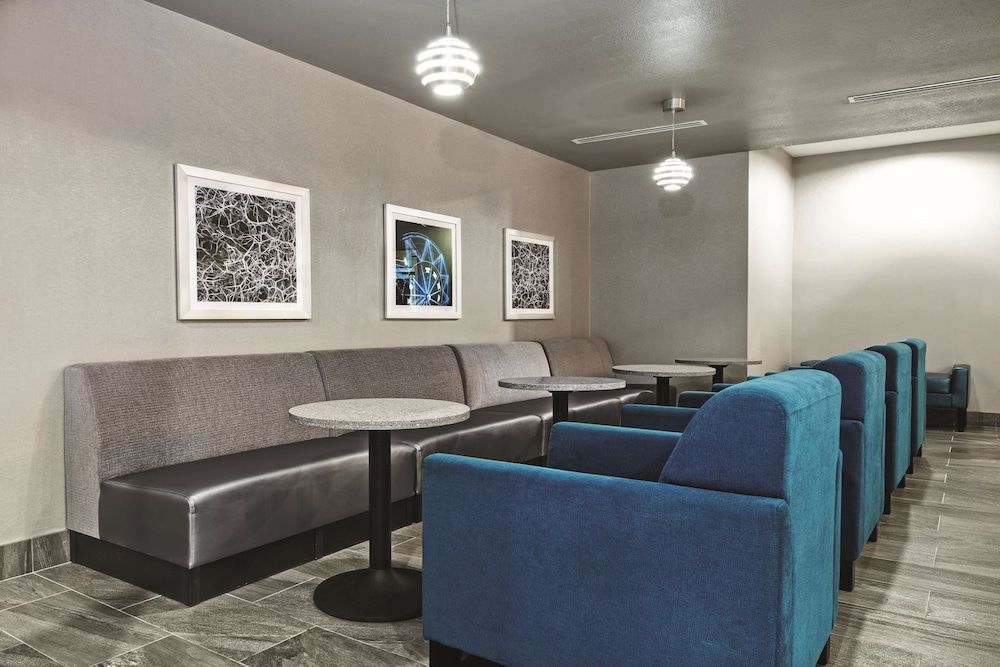 La Quinta Inn & Suites by Wyndham Victoria - South 3