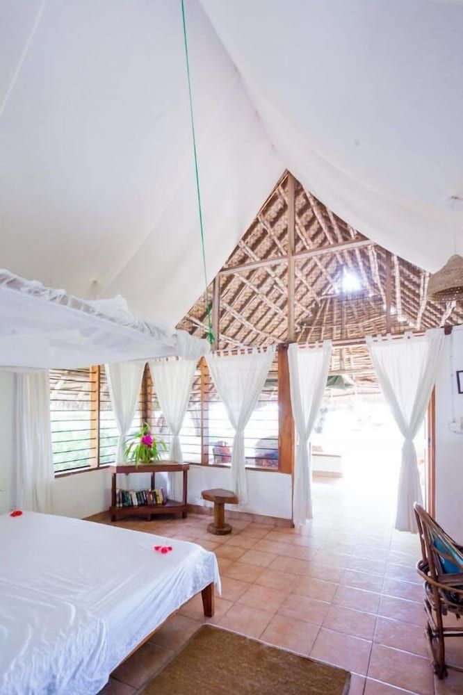 Capricorn Beach Cottages 3