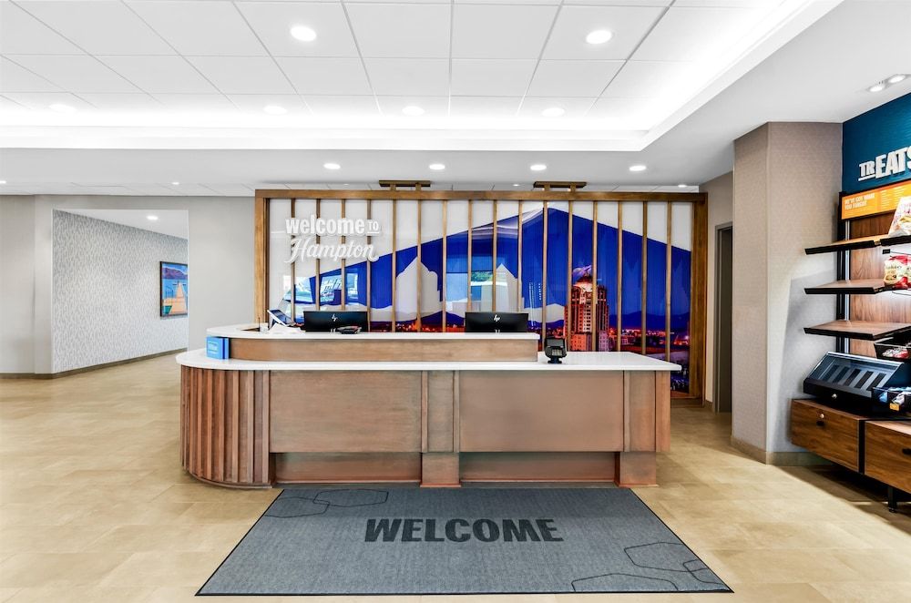 Hampton Inn Daleville 3