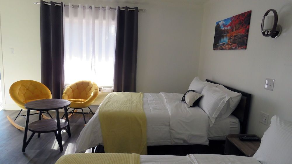 Gatehouse Motel 3