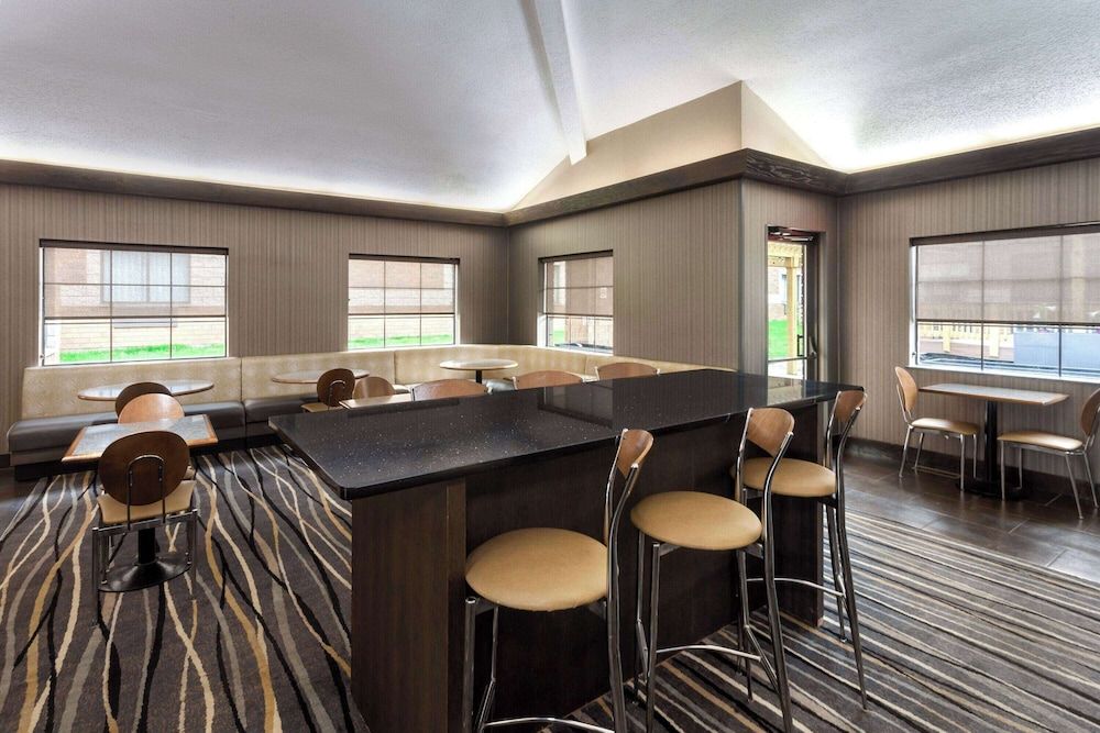 Super 8 by Wyndham Copley Akron 3