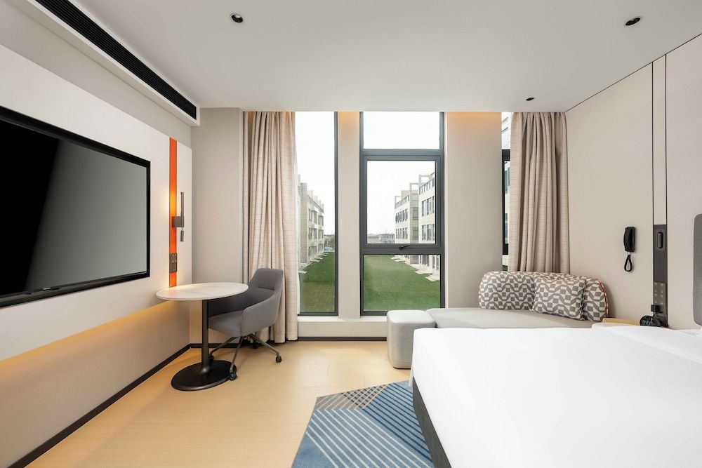 Holiday Inn Express Shanghai PVG Zhuqiao by IHG 2