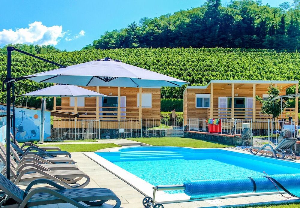 Saksida Resort -1 estrellas en Zalošče