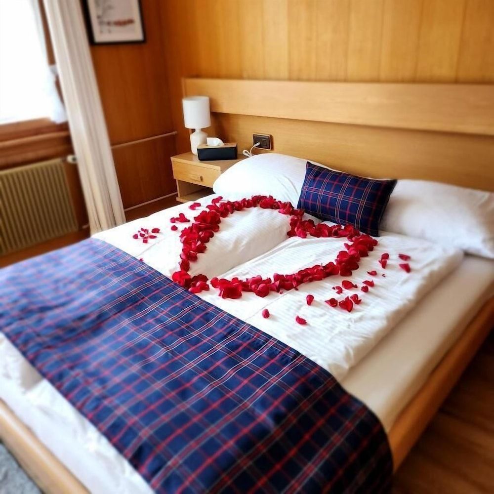Boutique Hotel Alpina (Adults only) 2