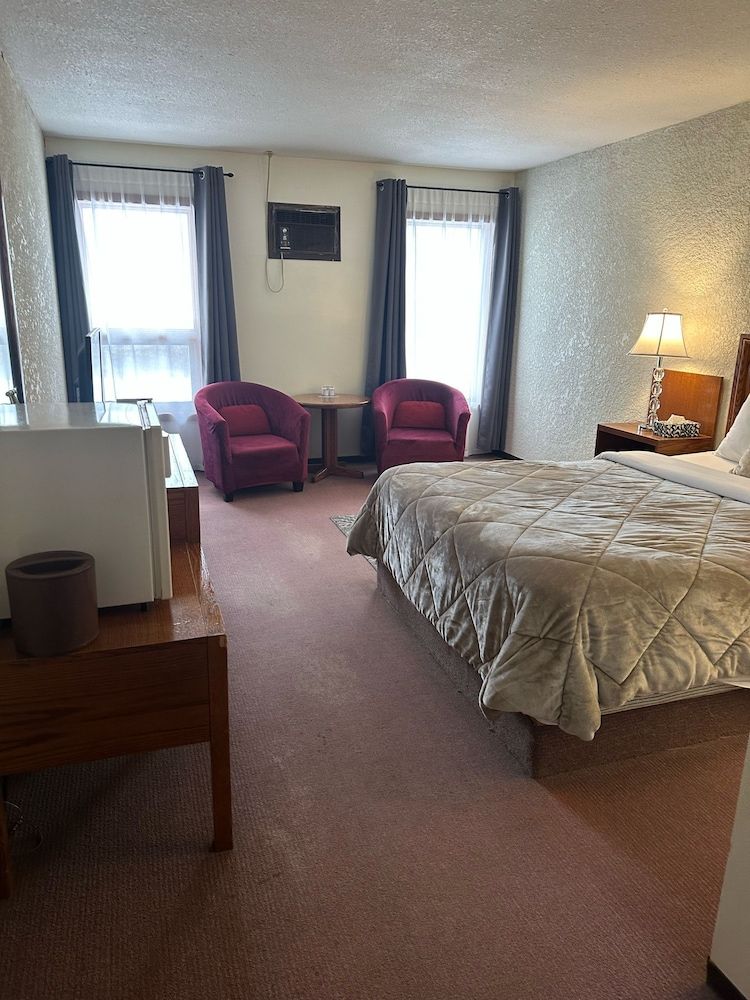 Maple Creek Motor Inn 3