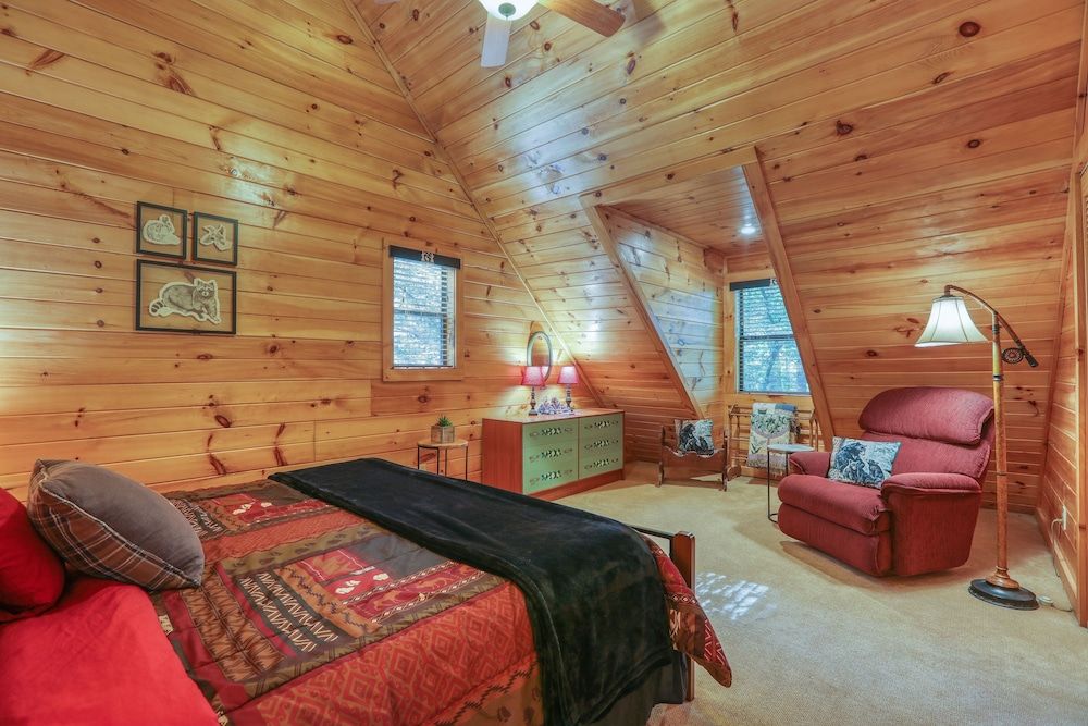 Elk Run On Cosby Creek - 2 Bedrooms, 2 Baths, Sleeps 7 Cabin by RedAwning 3