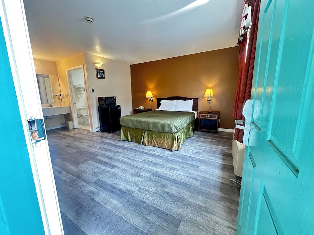 ROYAL INN 2