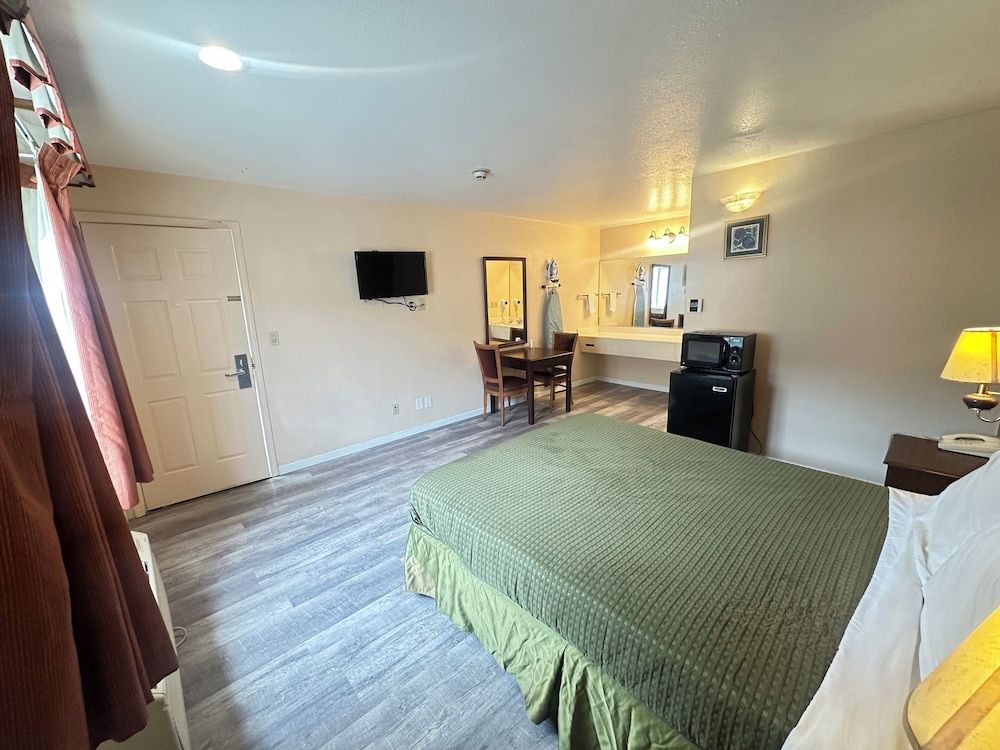 ROYAL INN 3
