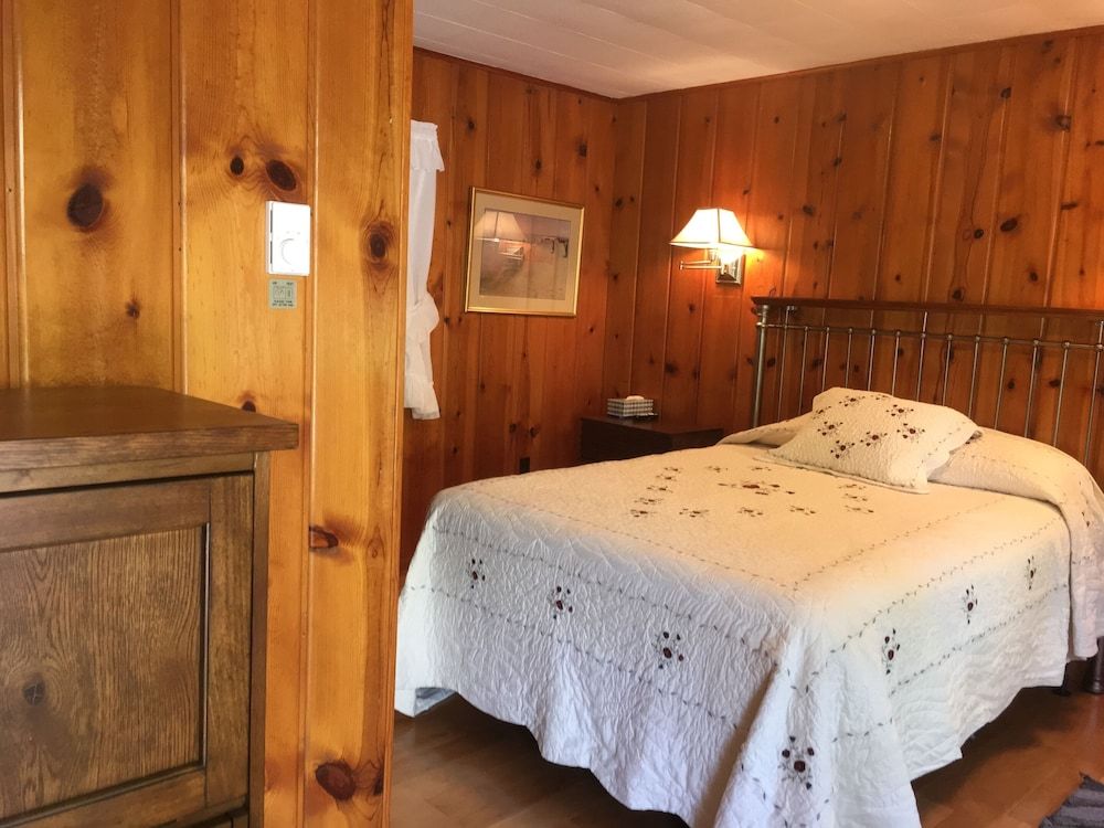 Ludington Blue Spruce Inn 2