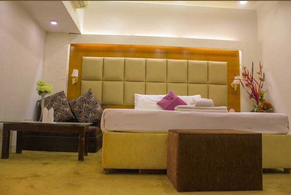 Grand Plaza Hotel 2