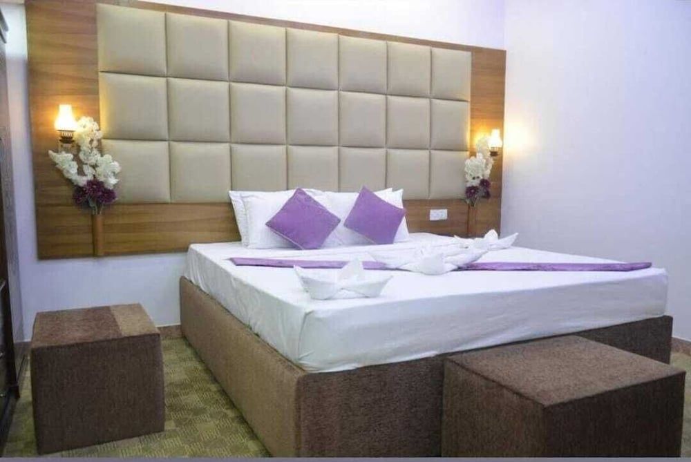 Grand Plaza Hotel 3 stelle a Ābdullāpur