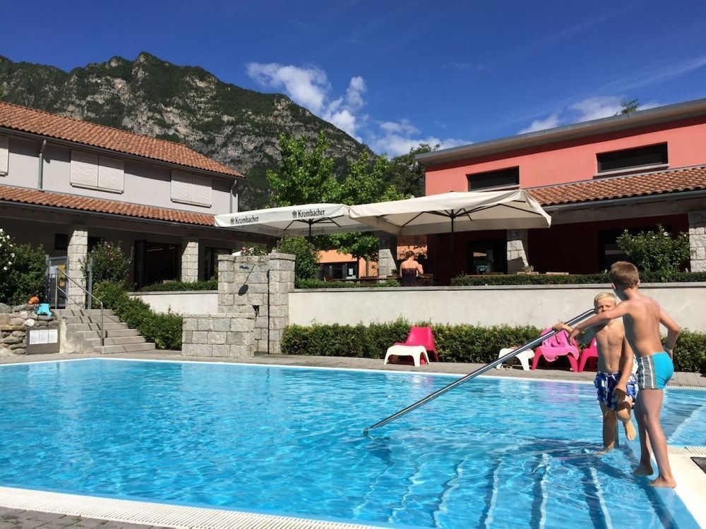 Bungalowtent Camping Rio Vantone -1 estrelas em Crone