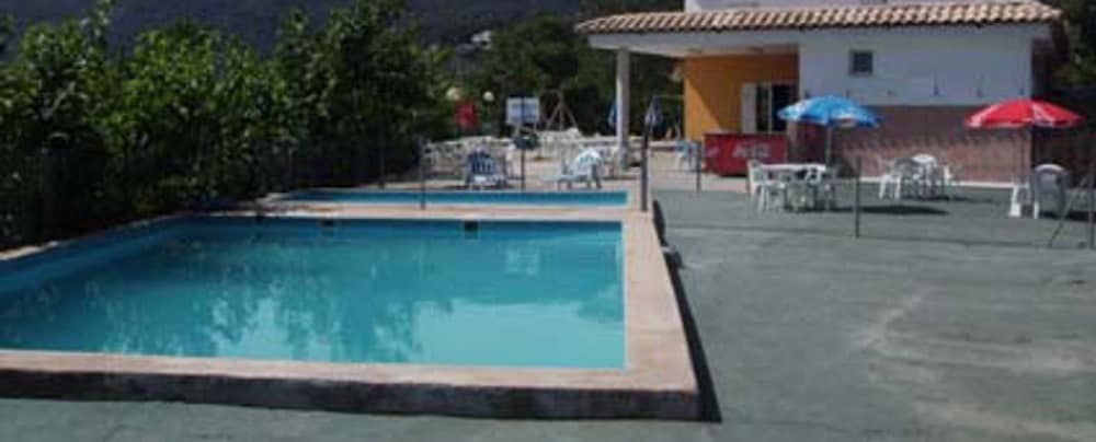 Cabañas y Bungalows La Falaguera -1 estrellas en Bárig