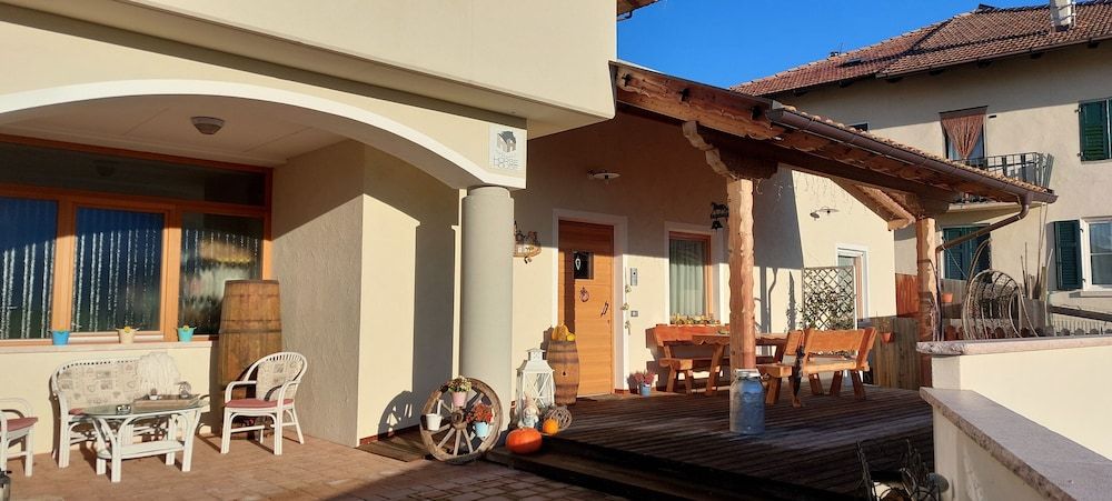 Horse House -1 estrellas en Romallo
