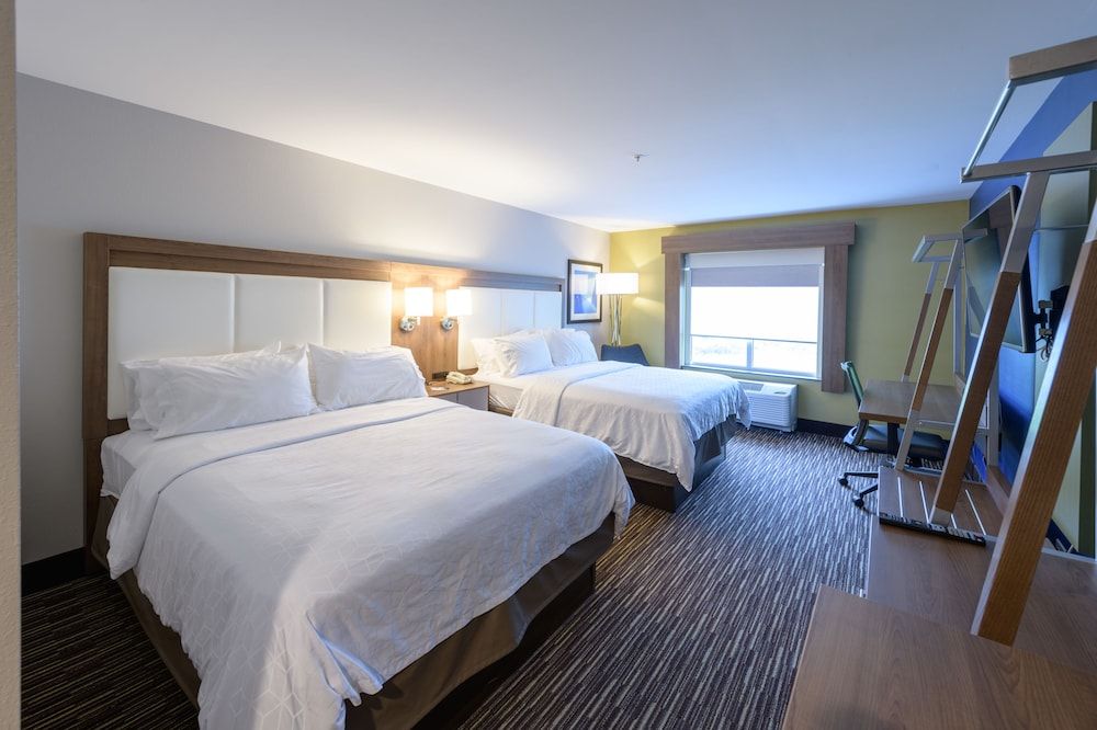 Holiday Inn Express & Suites Jamestown by IHG 3