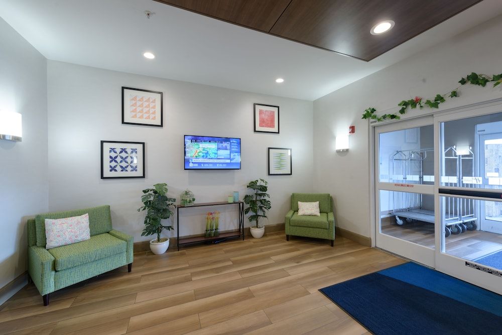 Holiday Inn Express & Suites Jamestown by IHG 2