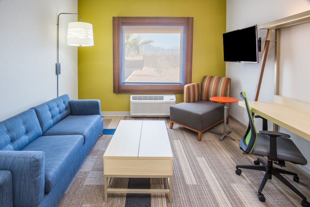 Holiday Inn Express & Suites Pahrump by IHG 2