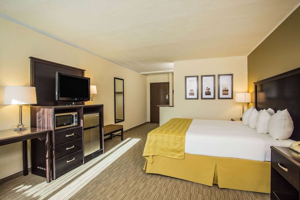 AmericInn by Wyndham Janesville 3