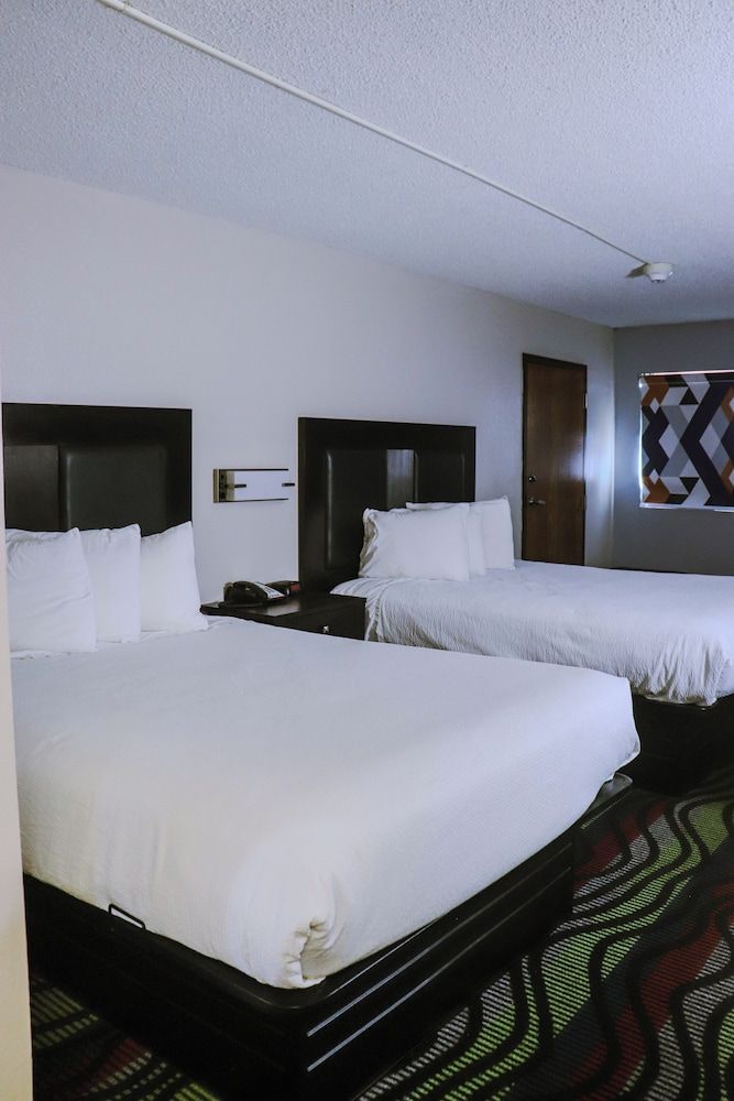 Apple Tree Inn and Suites 2
